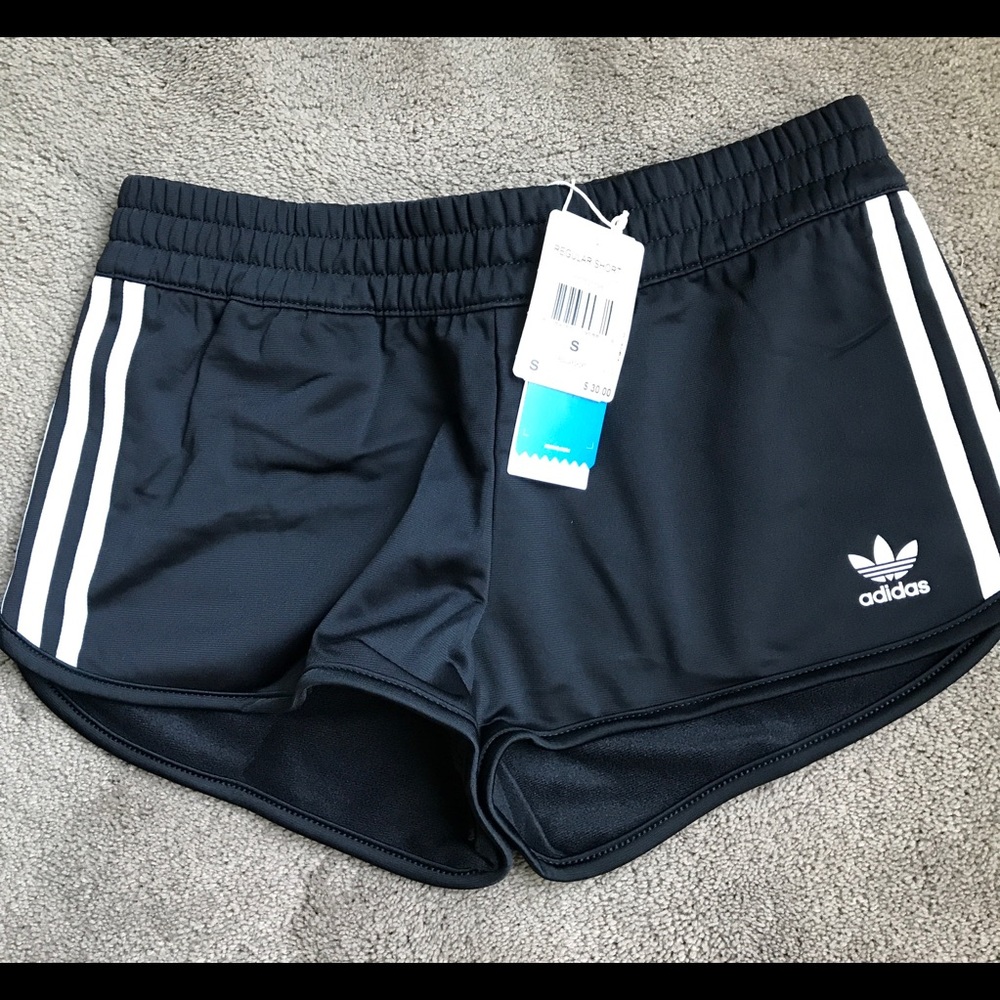 New Adidas classic short shorts